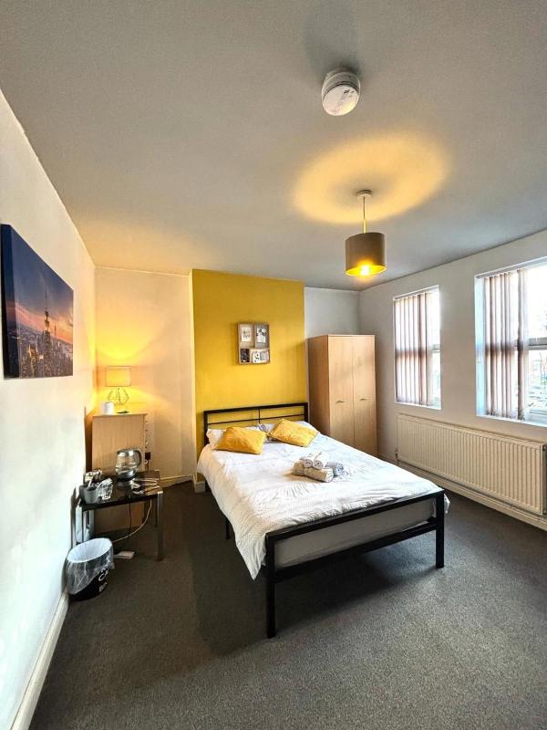 Budget Double Room image 4