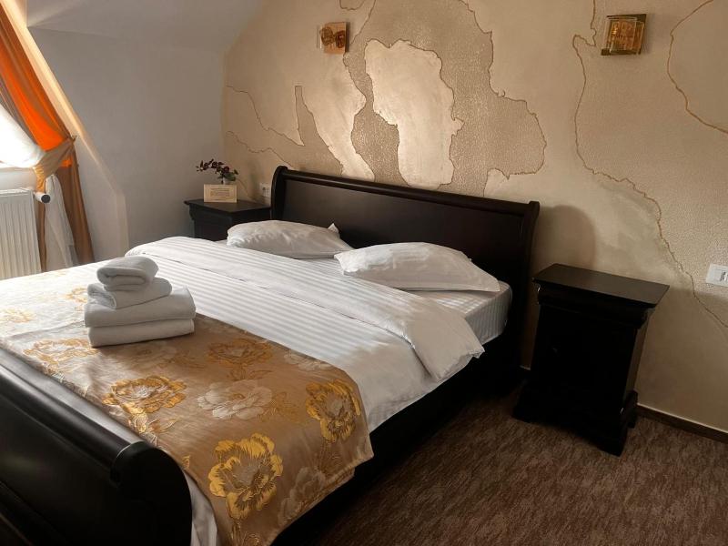 Double or Twin Room image 2