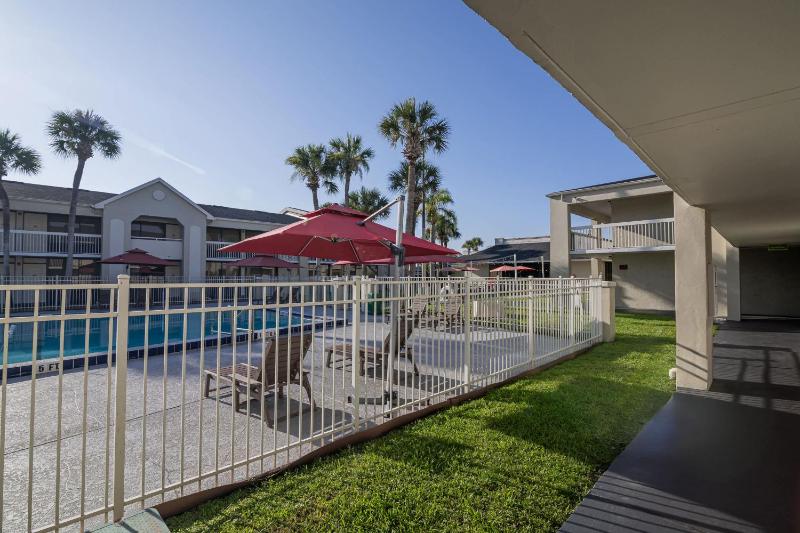 Cozy hotel with Super location near Disney - image 19