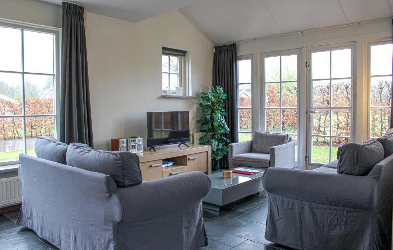 Three-Bedroom Holiday Home  image 1
