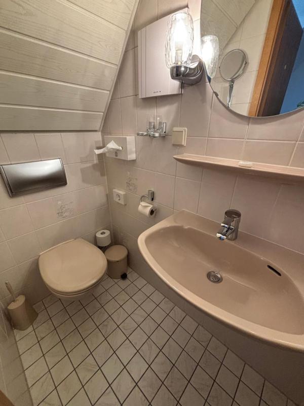 Budget Single Room image 4