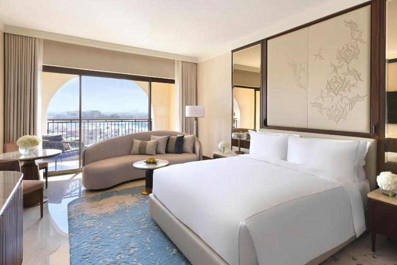 Club King, Club lounge access, Guest room, 1 King image 3