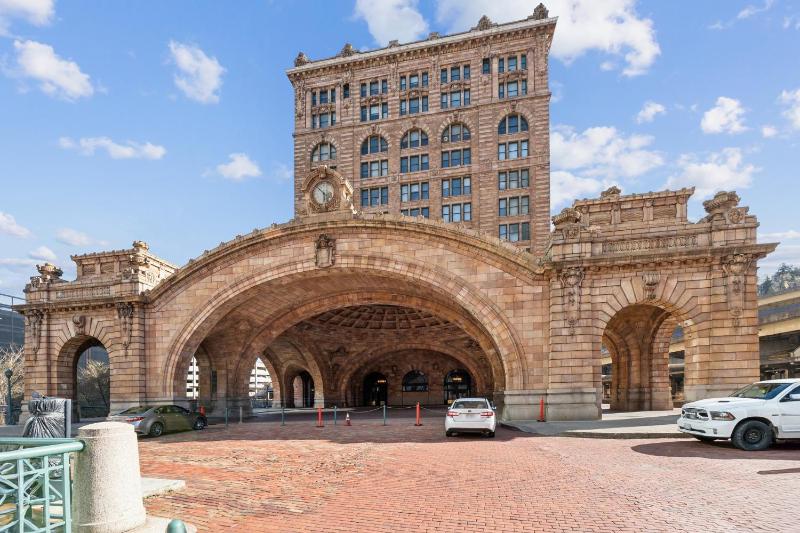 Placemakr Downtown Pittsburgh at The Pennsylvanian - image 48