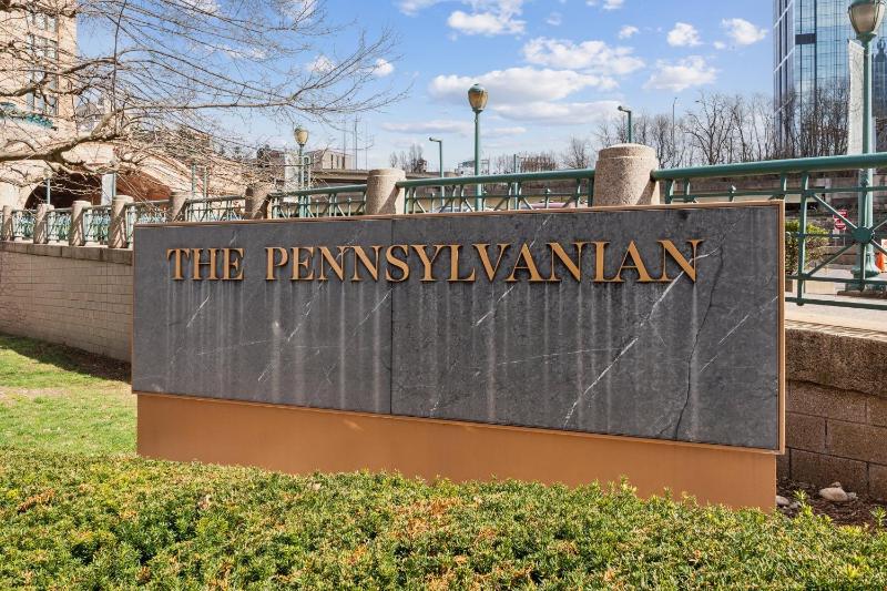 Placemakr Downtown Pittsburgh at The Pennsylvanian - image 10