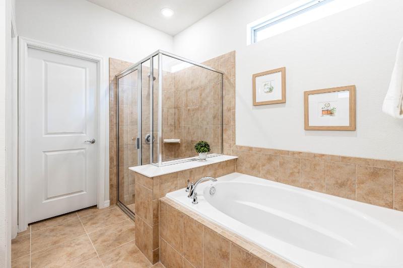 Flash 20 Off Luxury Single Family w Pvt Pool - image 2