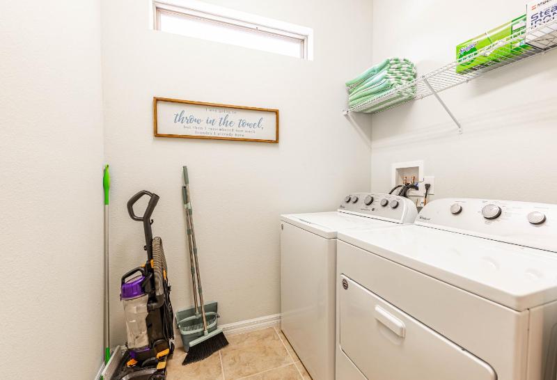 Flash 20 Off Luxury Single Family w Pvt Pool - image 12