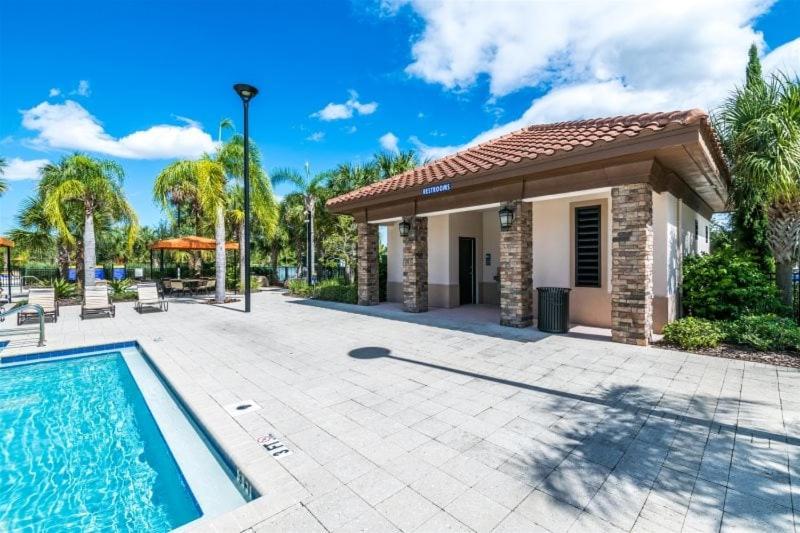 Flash 20 Off Luxury Single Family w Pvt Pool - image 10