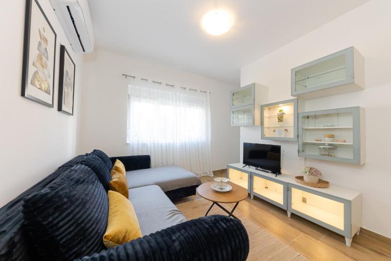 House Niko T with 6 apartments - image 9