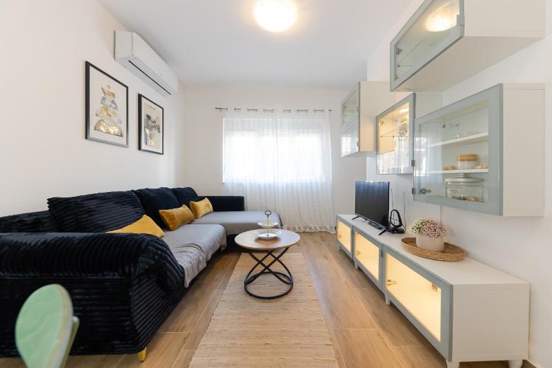 House Niko T with 6 apartments - image 3