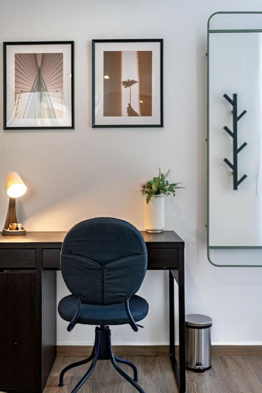 Bright Stylish Retreat w/ Private Balcony & WiFi - image 13