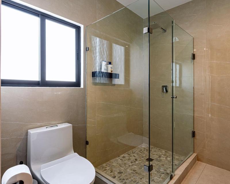 Bright Stylish Retreat w/ Private Balcony & WiFi - image 12