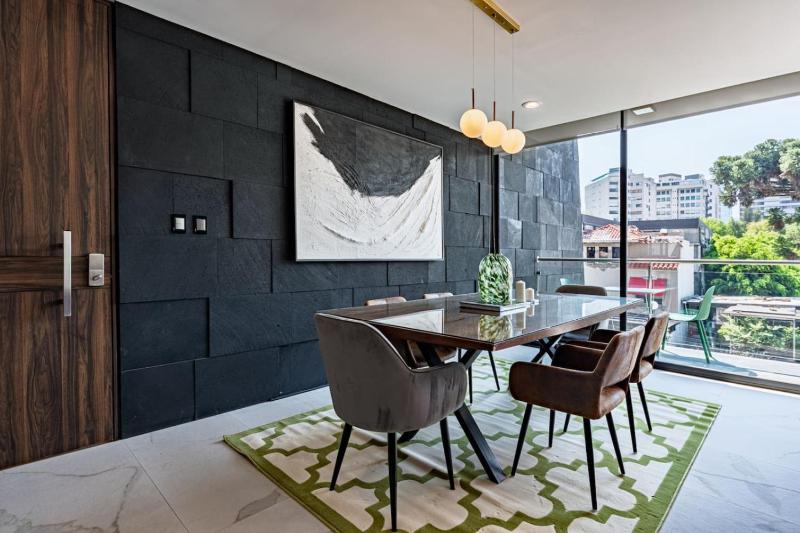Bright Stylish Retreat w/ Private Balcony & WiFi - image 15