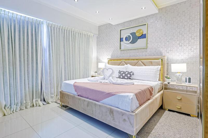 Elegant Centric Apt Near all - image 6