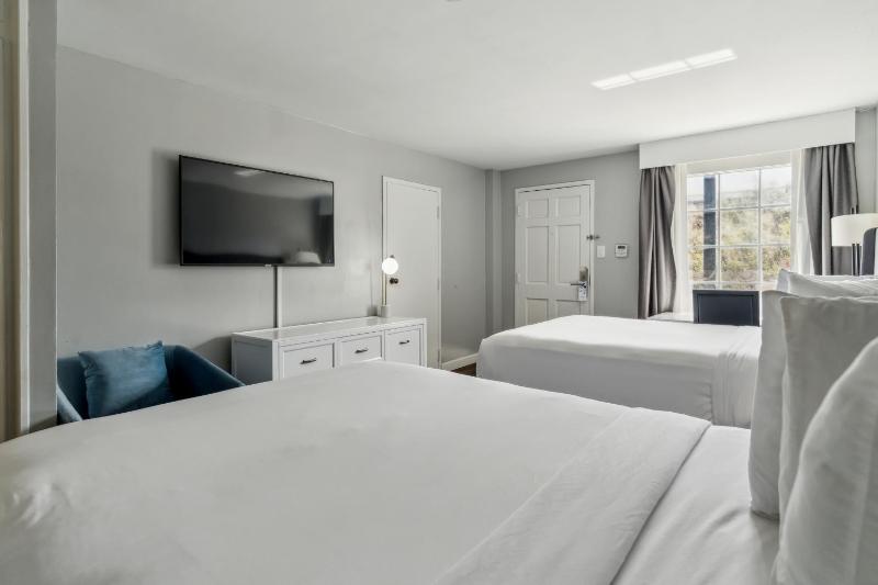 Double Queen Room image 4