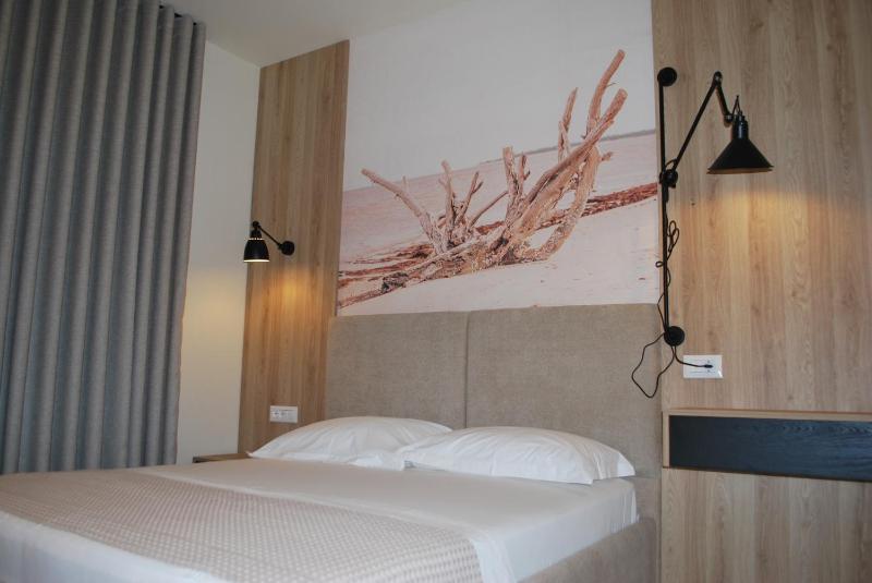 Double Room with Balcony image 4