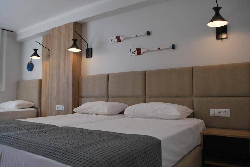 Economy Triple Room image 1