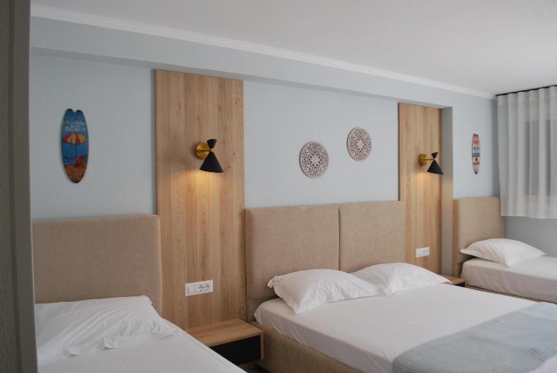 Economy Quadruple Room image 3