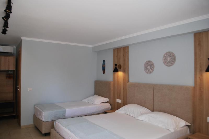 Economy Quadruple Room image 2