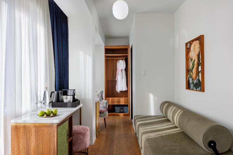 Executive Suite image 4