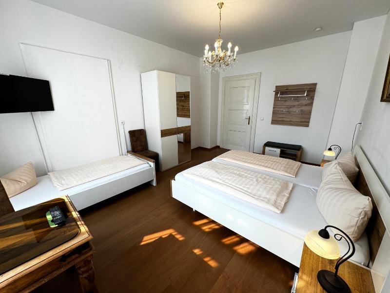 Basic Triple Room image 1