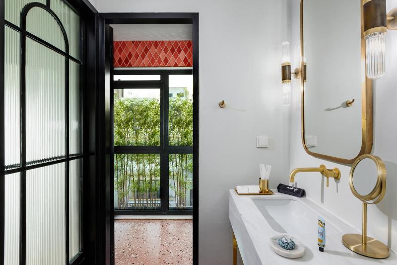 King Suite with Balcony image 2