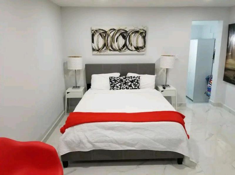 One-Bedroom Apartment image 3