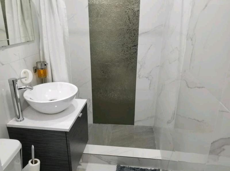 One-Bedroom Apartment image 3