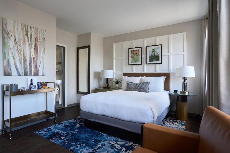 Queen Guestroom image 4