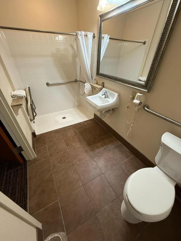 Queen Room with Two Queen Beds - Disability Access image 2