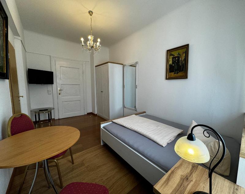 Single Room image 4