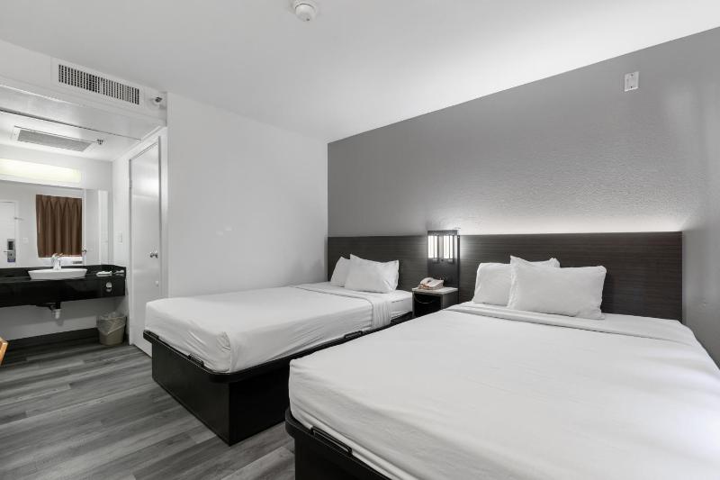 Quadruple Room image 1