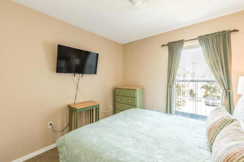 Flash 20 Off Townhome at Emerald Island Resort - image 10