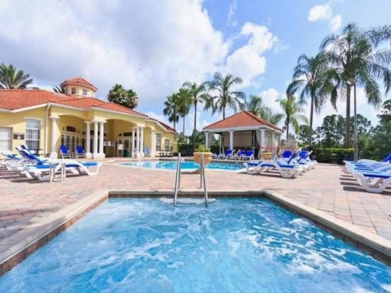 Flash 20 Off Townhome at Emerald Island Resort - image 9