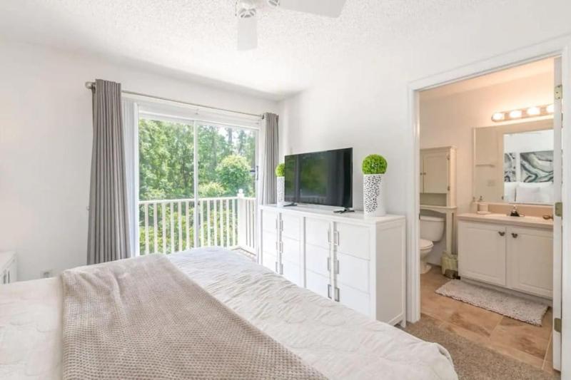 Flash 20 Off Townhome at Emerald Island Resort - image 8