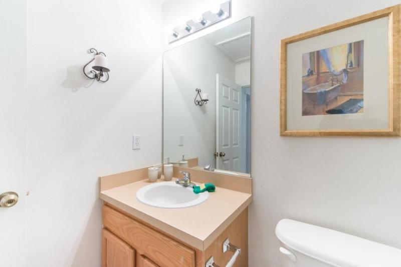 Flash 20 Off Townhome at Emerald Island - image 37