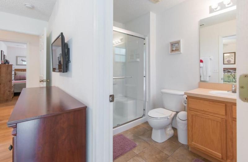 Flash 20 Off Townhome at Emerald Island - image 32
