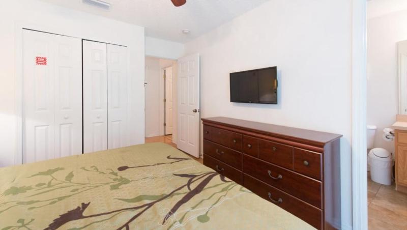 Flash 20 Off Townhome at Emerald Island - image 26