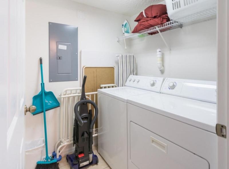Flash 20 Off Townhome at Emerald Island - image 22