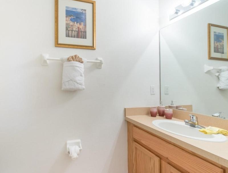 Flash 20 Off Townhome at Emerald Island - image 24