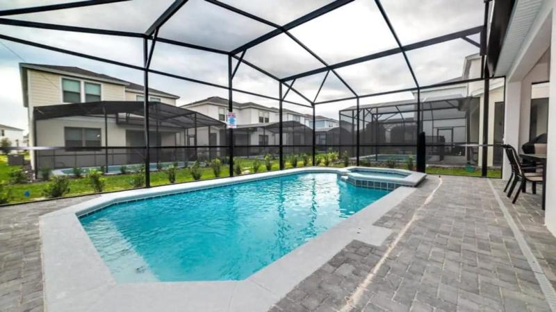 Special Offer Beautiful Pvt Pool and Spa Home - image 24