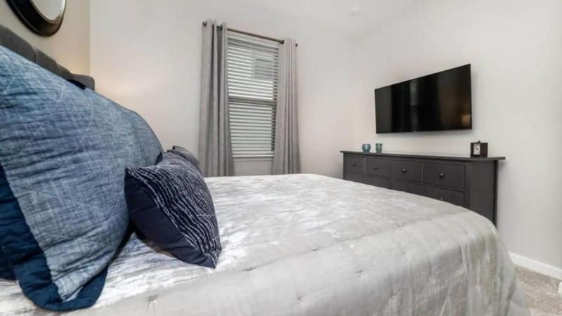 Special Offer Beautiful Pvt Pool and Spa Home - image 14