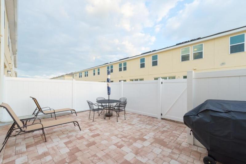 Special Offer Cozy Retreat at Compass Bay - image 16