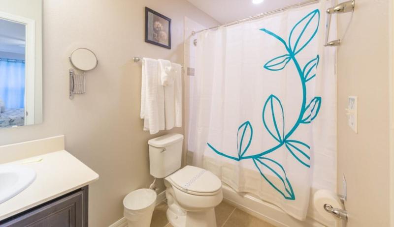 Special Offer Cozy Retreat at Compass Bay - image 5