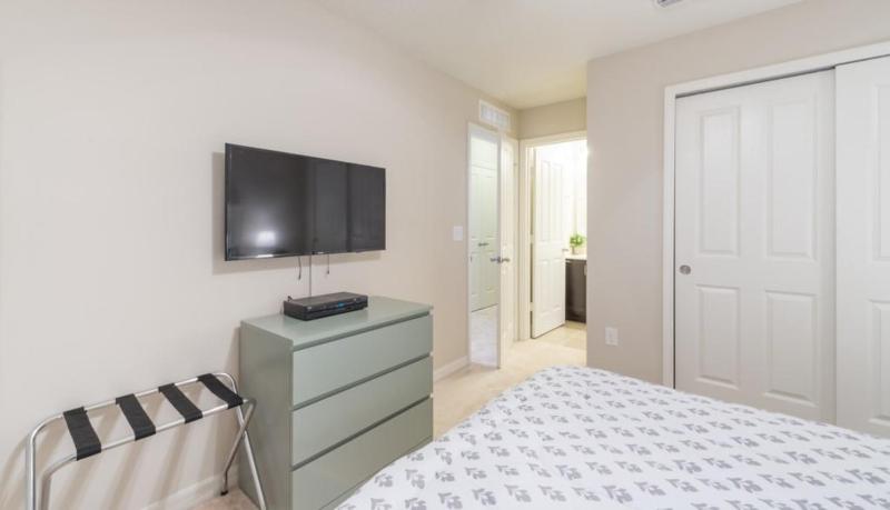 Special Offer Cozy Retreat at Compass Bay - image 28