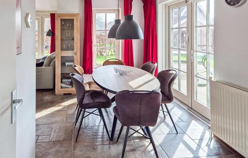 Three-Bedroom Holiday Home  image 1