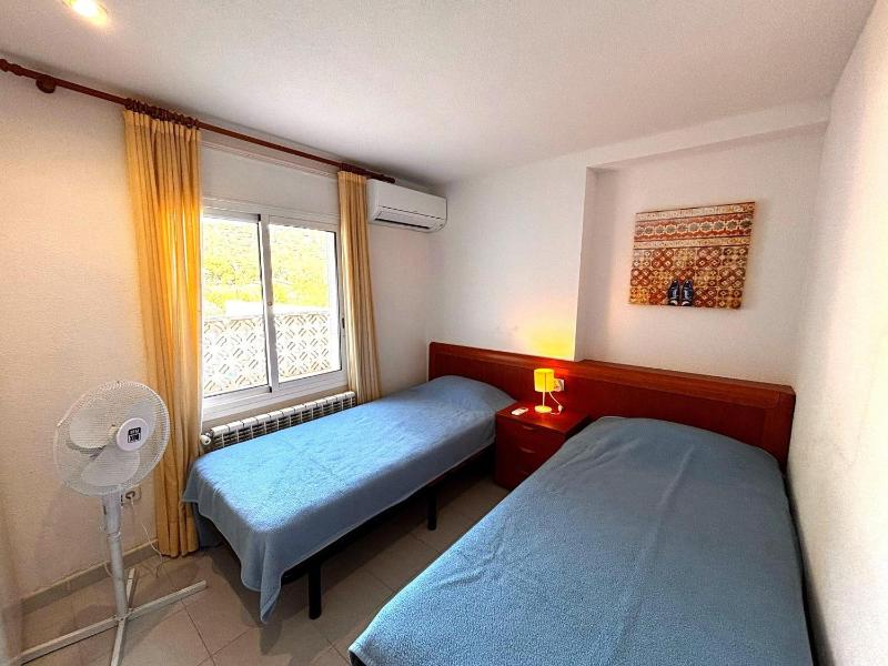 Apartamento de 2 habitaciones en L'Estartit con piscina y aire acondicionado - ES-323-13 - image 11