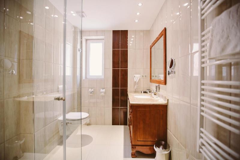 Triple Room with Balcony image 2