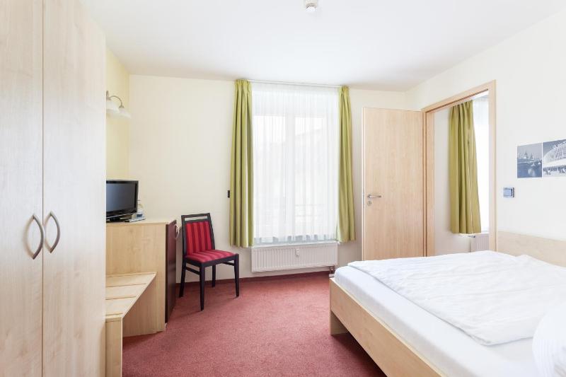 Standard Single Room image 2