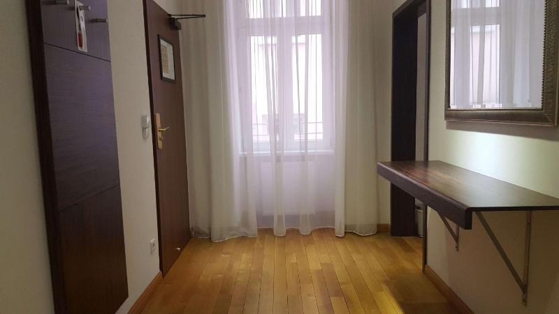 Classic Queen Room image 1