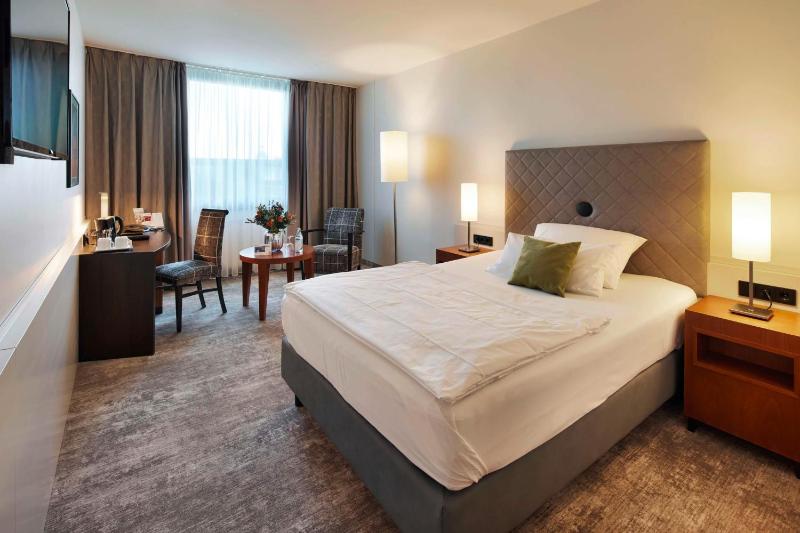 Business Queen Room image 1